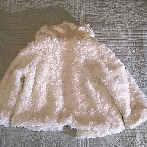 Old Navy Fluffy White Jacket 3T - Picture 4 of 6
